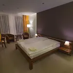 Hotel Arkada 3*